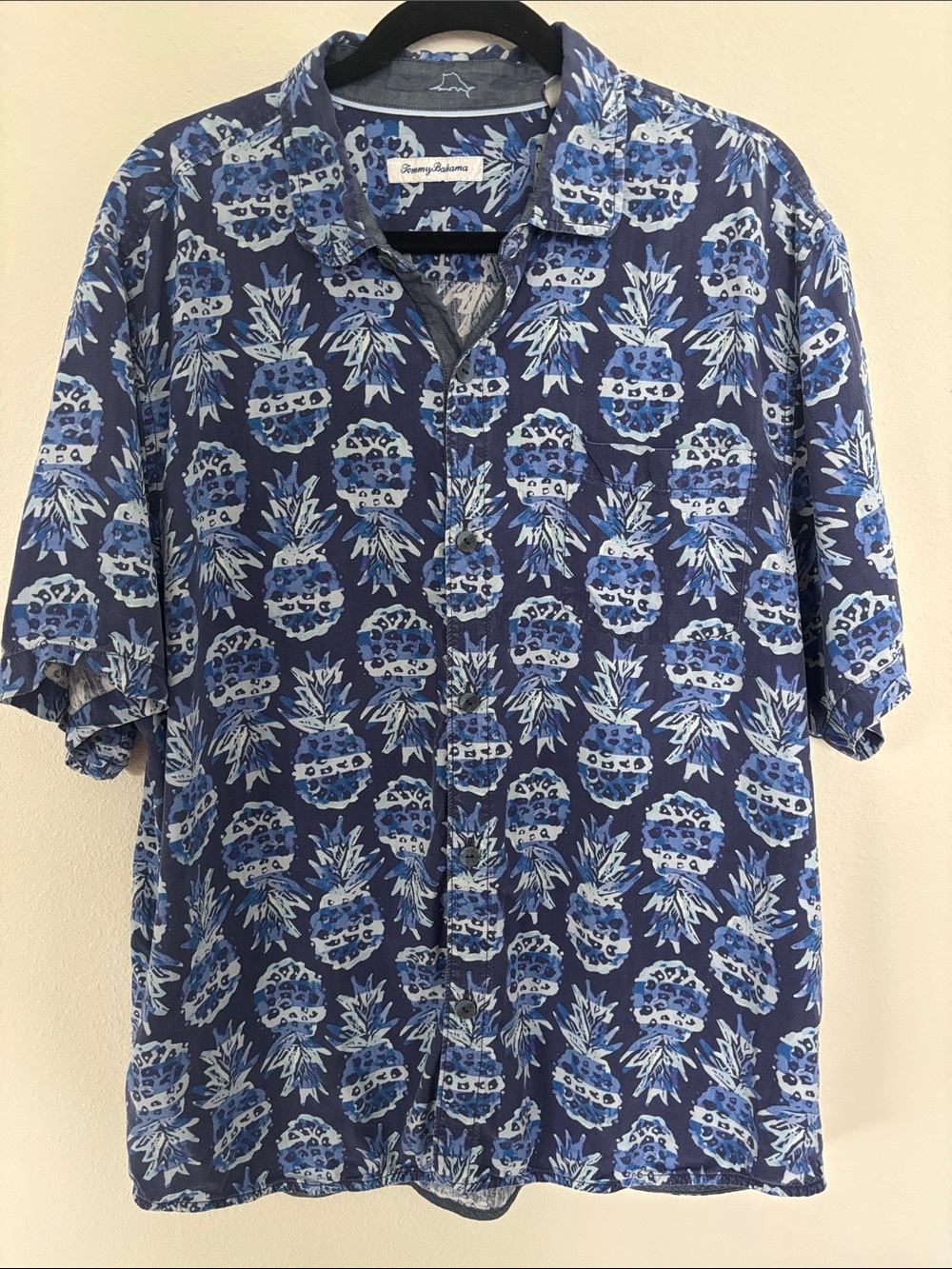 Men’s Tommy Bahama Shirt Blue with Pineapples Sz XL
